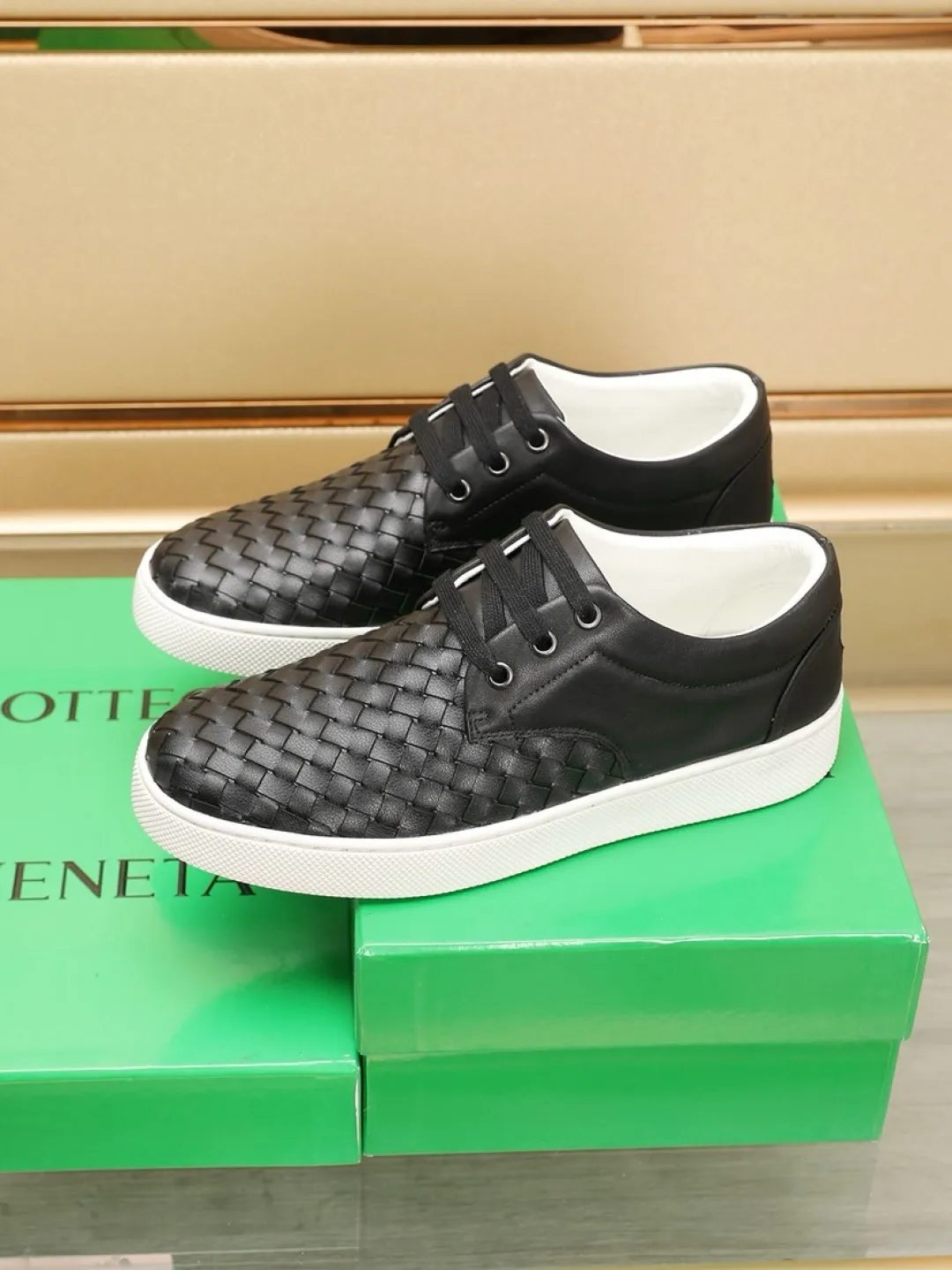 Men's Men's Shoes💰P 500💰【BV】Classic Casual Shoes🔍Winning the world's recognized top brand with details and creativity, the details highlight traditional hand stitching. The upper is made of original first-layer cowhide woven surface, and the cowhide lining is environmentally friendly. ♻️Does not fade. 💪Sole: Rubber original outsole specially provided by the original factory. ⚠Can be entered and exited at will. Welcome to compare. ⚠Number of sizes: 38-45 (customized in 45)
